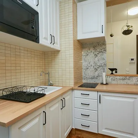 Kawalerka Z Miejscem Parkingowym W Hali Garazowej アパート